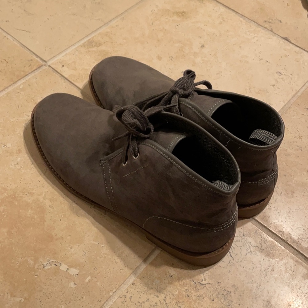 GAP Men's Gray Chukka Boots